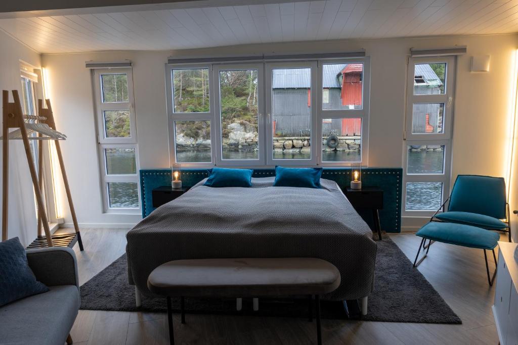 A bed or beds in a room at Floating House Bergen