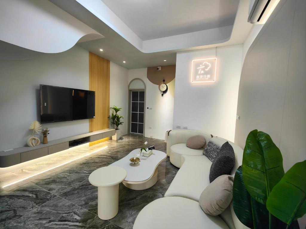 TV a/nebo společenská místnost v ubytování Space out homestay