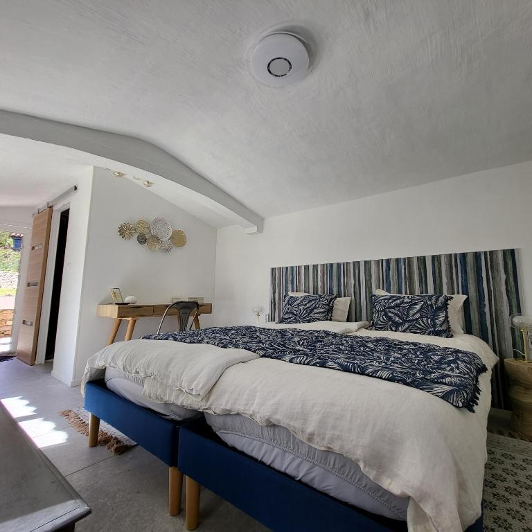 Les Pierres de Cézaire - Double Or Twin Room With Terrace