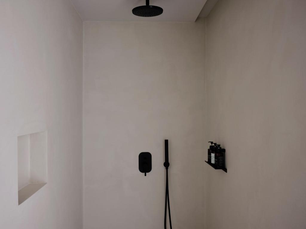 Bond Smart Living Suites - 10