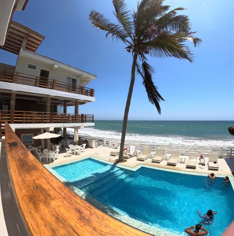 Bazén v ubytování Bungalows Playa Bonita nebo v jeho okolí