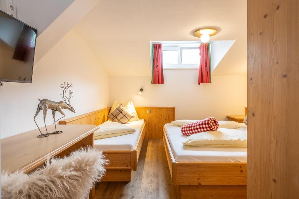 Postel nebo postele na pokoji v ubytování Mara's Little Boutique Sleepover - Budget Holiday Home