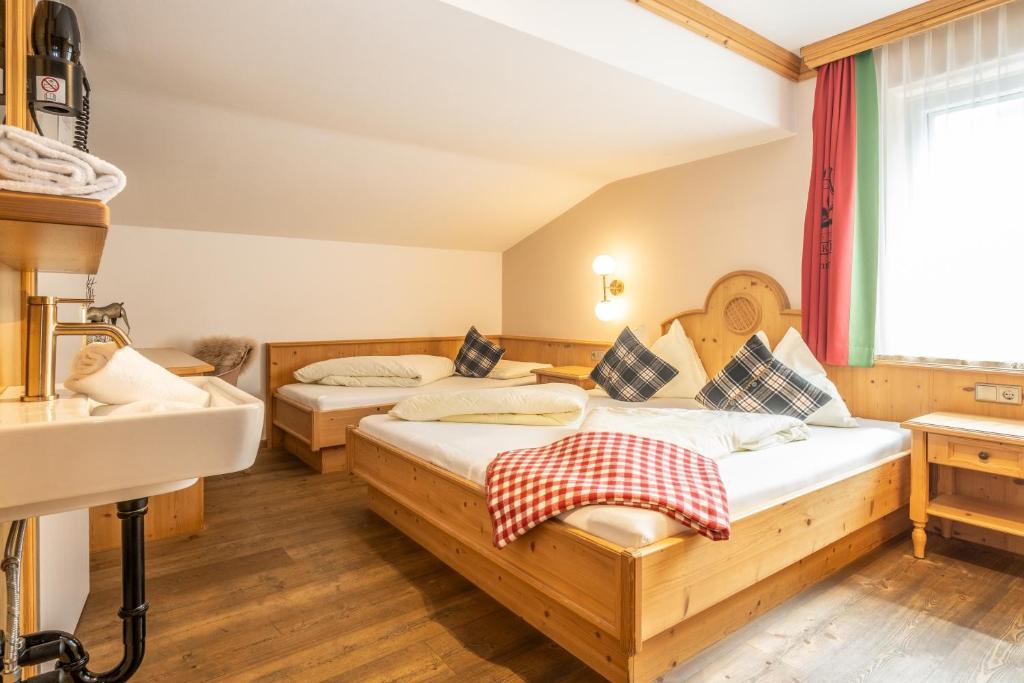 Postel nebo postele na pokoji v ubytování Mara's Little Boutique Sleepover - Budget Holiday Home