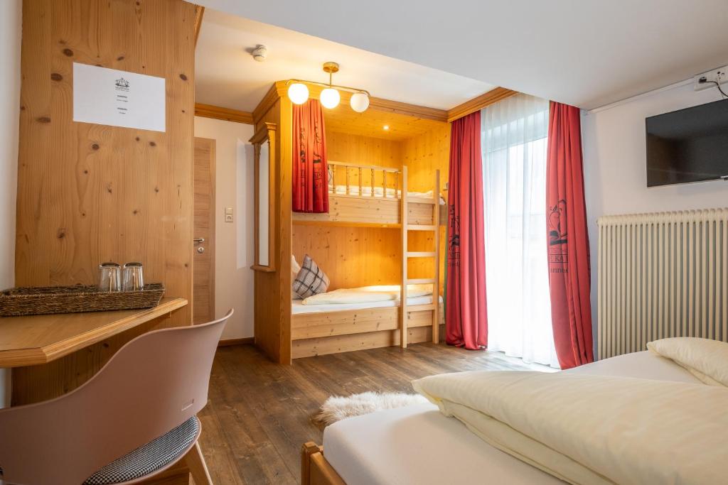 Postel nebo postele na pokoji v ubytování Mara's Little Boutique Sleepover - Budget Holiday Home
