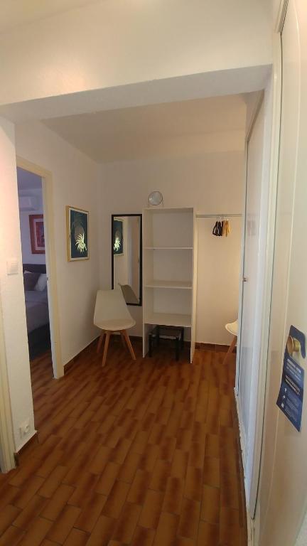Zdjęcie z galerii obiektu Appartement double avec chambre séparée - Village naturiste Héliopolis Cap d'Agde w Cap d'Agde