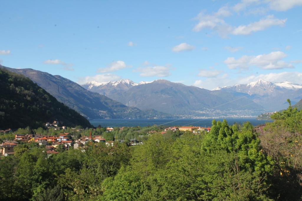 a view of a town with mountains and a lake at Appartamenti Vacanza Il Riale in Cannobio