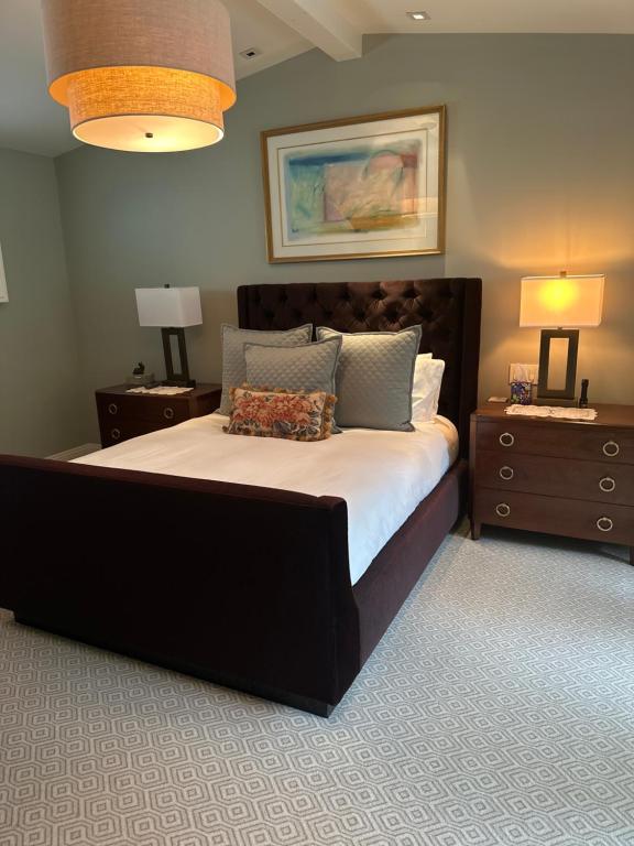 a bedroom with a large bed and two night stands at Luxury guest suite in Beverly Hills in Beverly Hills