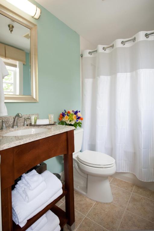 Union Bluff Hotel & Meeting House - King Room - Ocean View/ Stair Access Only