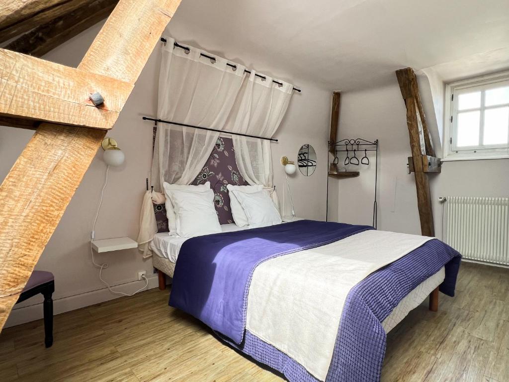 Closerie la Fontaine - Double Room With Private Bathroom