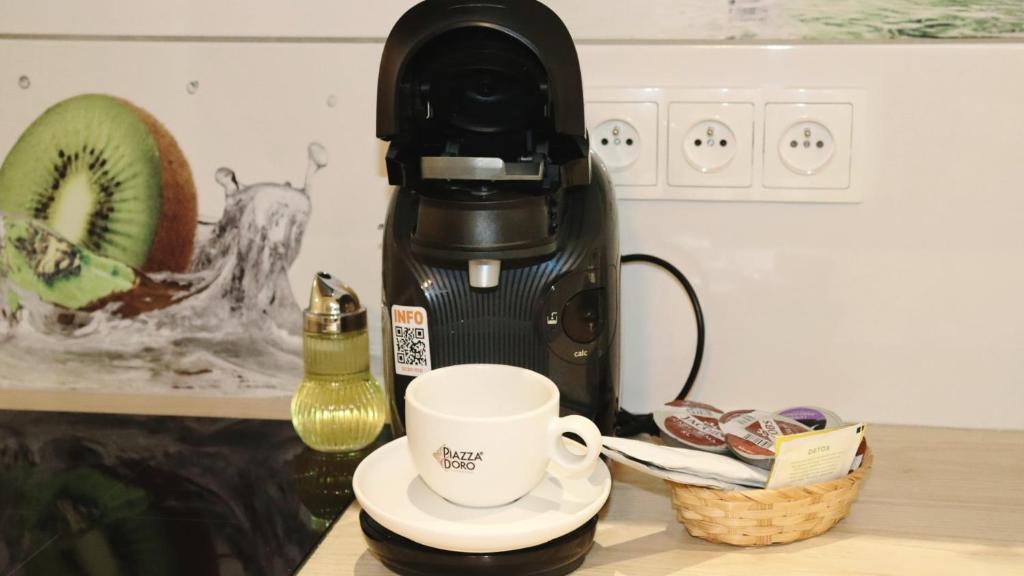Příslušenství pro přípravu čaje a kávy v ubytování Apartmán - Café Princ pod Hradem WiFi, KLIMA