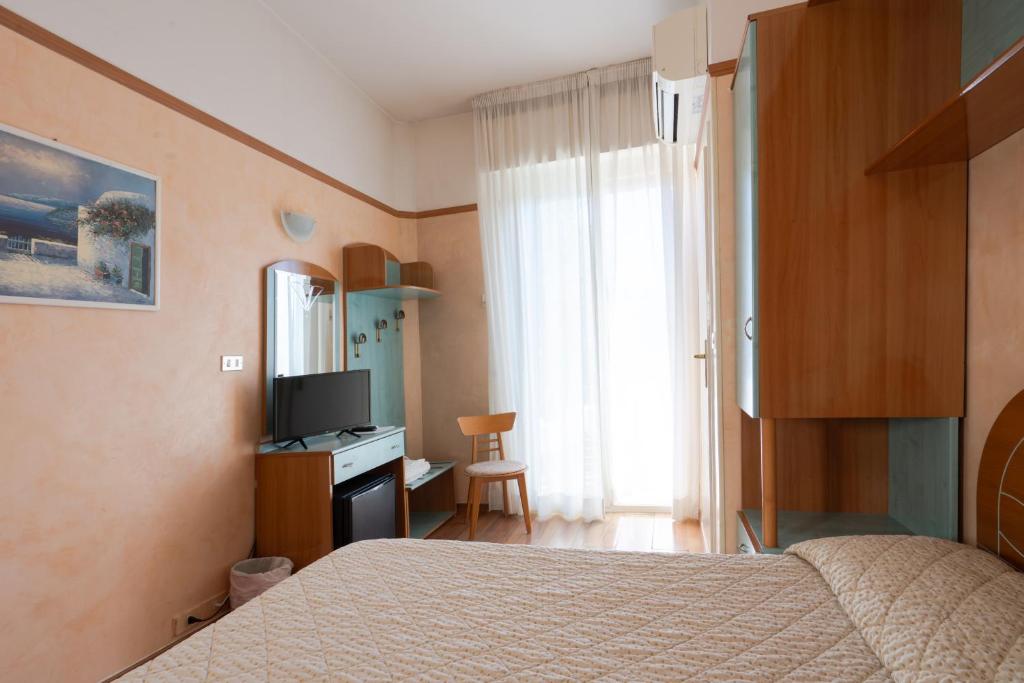 TV a/nebo společenská místnost v ubytování Hotel Britannia Rimini Marina centro