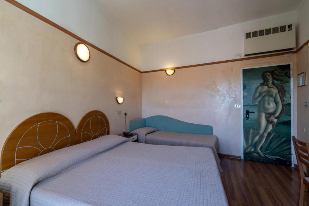 Postel nebo postele na pokoji v ubytování Hotel Britannia Rimini Marina centro