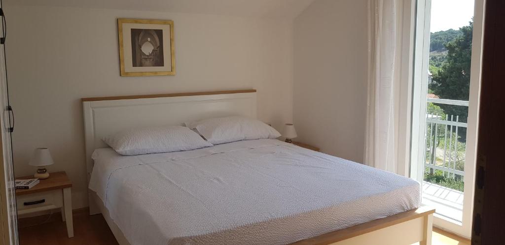 Postel nebo postele na pokoji v ubytování Apartments Zafranović