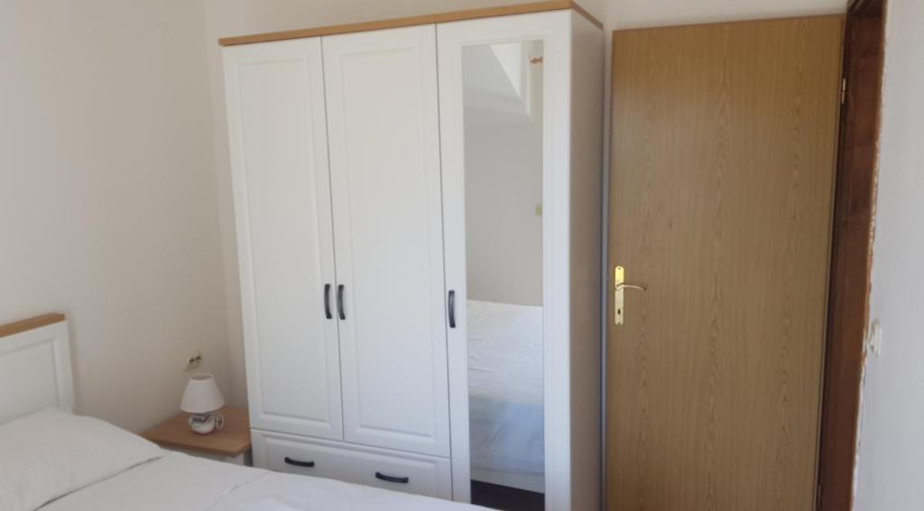 Postel nebo postele na pokoji v ubytování Apartments Zafranović
