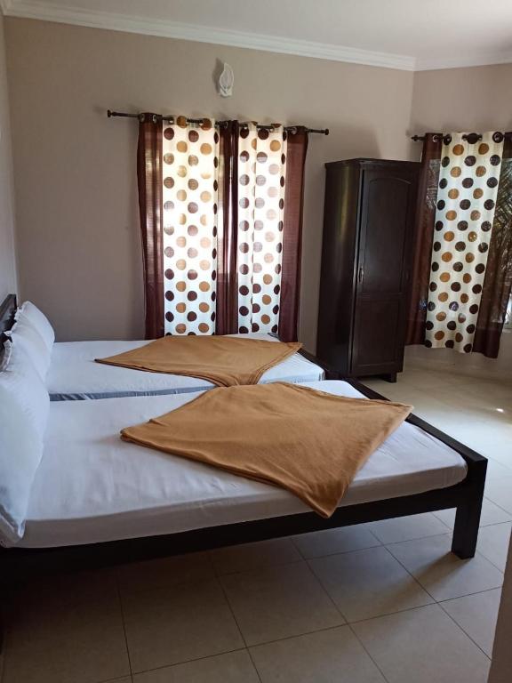 Postel nebo postele na pokoji v ubytování Munnar Mount Shelt Hotel - Best Budget Resort munnar