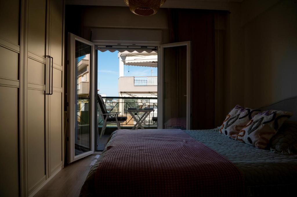 Postel nebo postele na pokoji v ubytování Sirmar Seaview Apartment