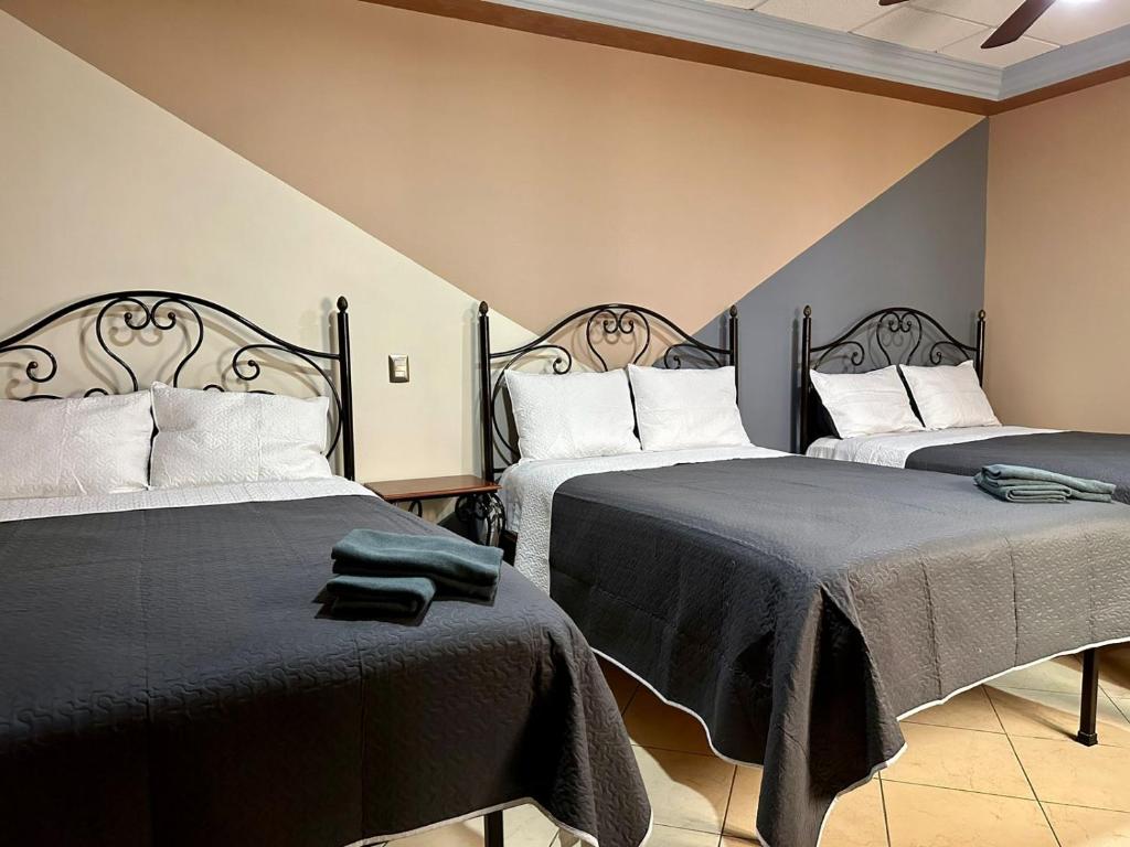 Uma cama ou camas num quarto em Hotel Hacienda el Edén