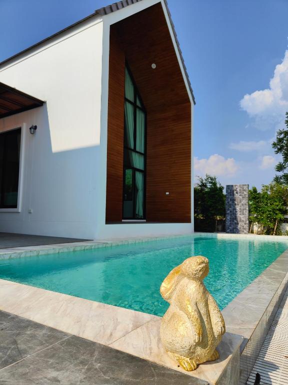 Bassein majutusasutuses ASTRID PoolVilla KhaoYai või selle lähedal