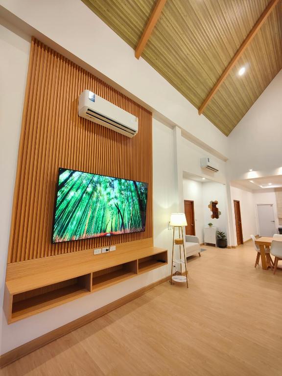 Televiisor ja/või meelelahutuskeskus majutusasutuses ASTRID PoolVilla KhaoYai