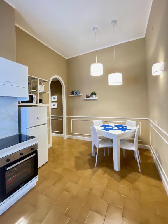A kitchen or kitchenette at CASA GRAMSCI - Anzio Centro