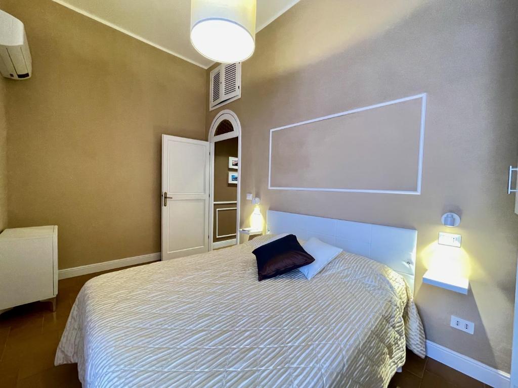 A bed or beds in a room at CASA GRAMSCI - Anzio Centro
