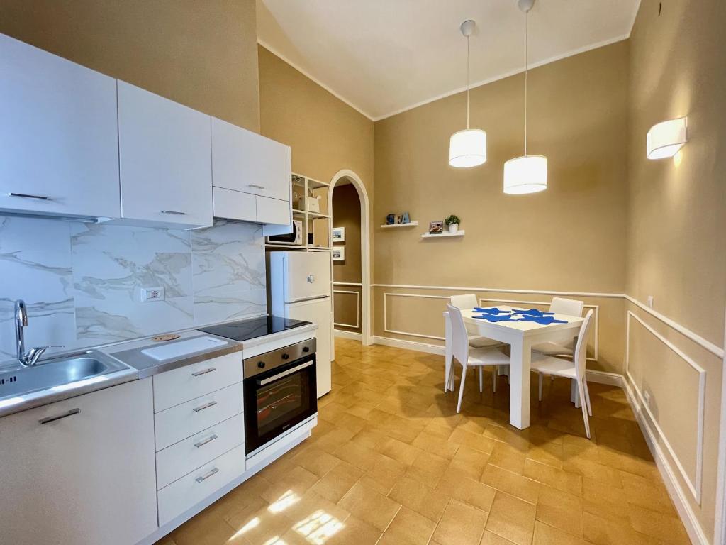A kitchen or kitchenette at CASA GRAMSCI - Anzio Centro