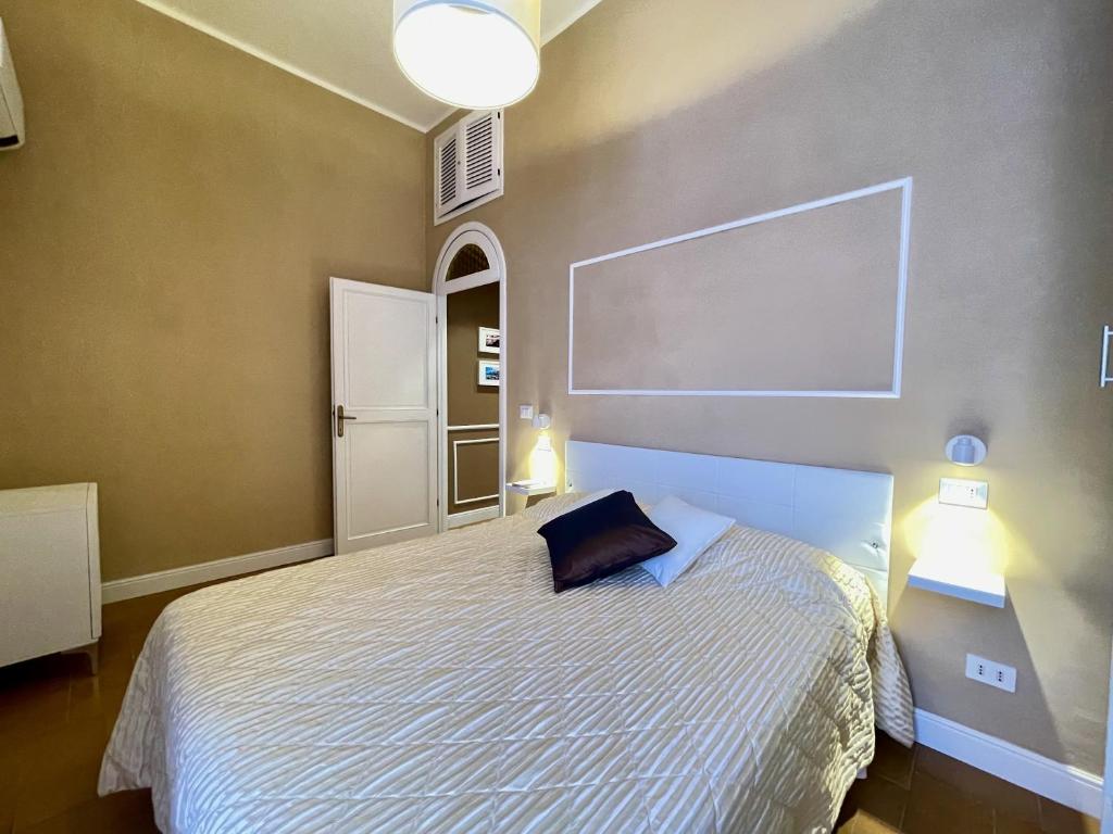 A bed or beds in a room at CASA GRAMSCI - Anzio Centro