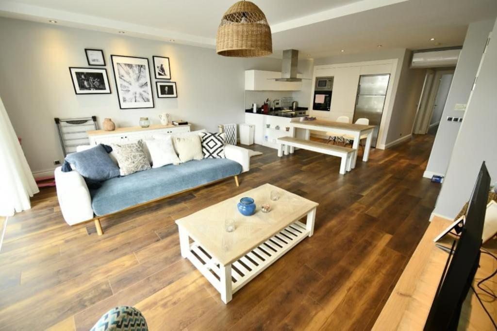 Posezení v ubytování Manavgat - Superb 2 bedroom apartment near beach and Side centre