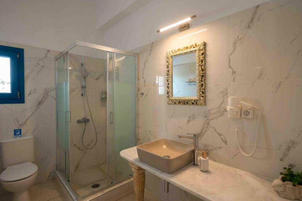 Kúpeľňa v ubytovaní HELIADES SUITES