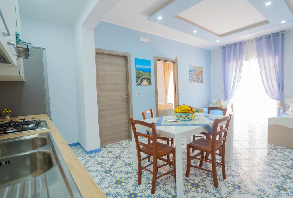 Kuchyň nebo kuchyňský kout v ubytování SYMPHONY HOUSE