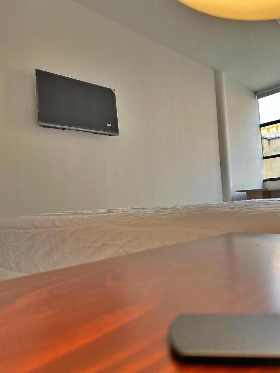 TV a/nebo společenská místnost v ubytování HOSPEDAJE BOGOTA CENTRO