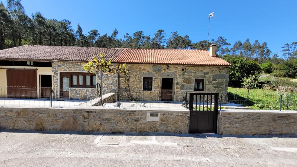Το κτήριο όπου στεγάζεται  η παραθεριστική κατοικία
