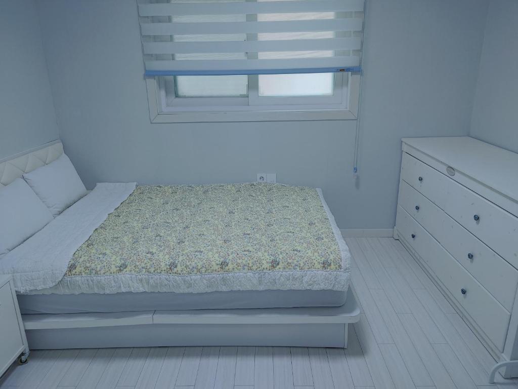 Postel nebo postele na pokoji v ubytování Cobe Guesthouse Dongdaemun