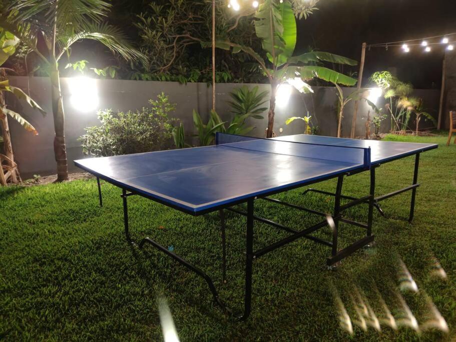 a ping pong table in a yard at night at Villa Elizabeth - Tú Hermosa Casa de Campo in Lima