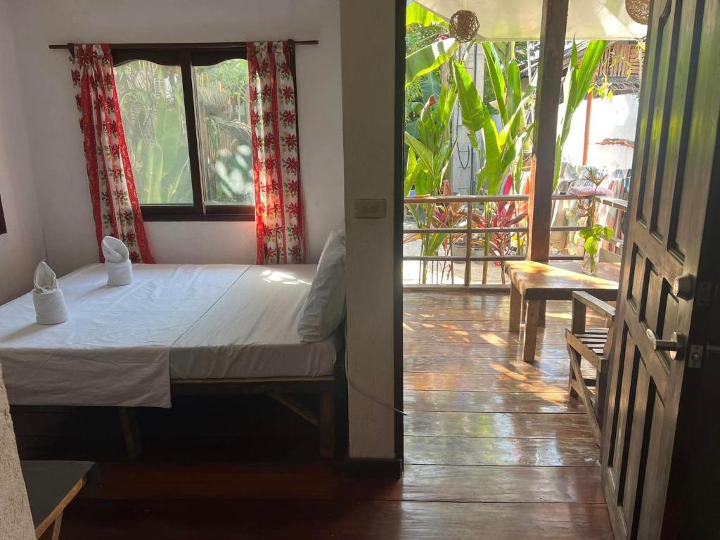 Wave retreat - Double Room With Balcony