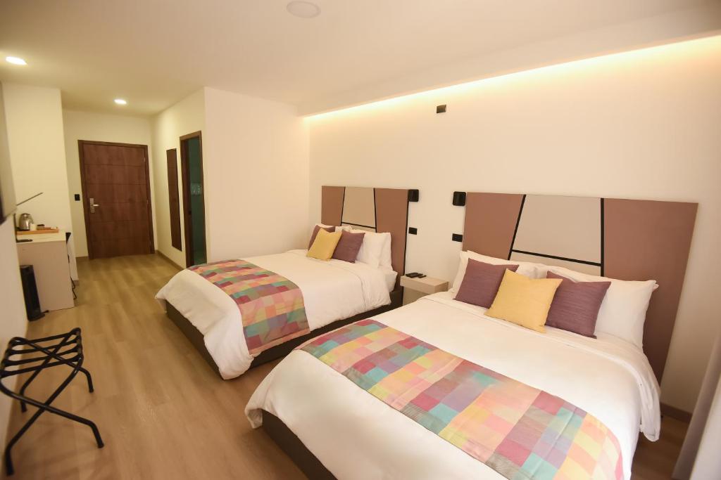 Un pat sau paturi într-o cameră la Elithe Hotel