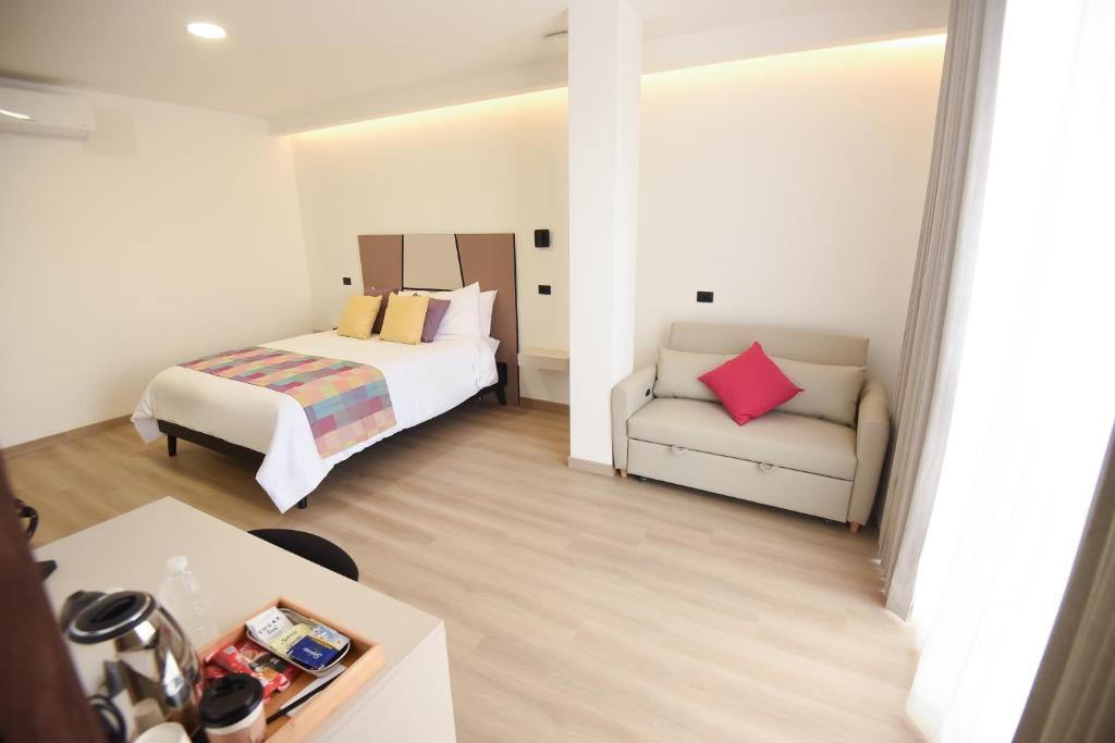 Un pat sau paturi într-o cameră la Elithe Hotel