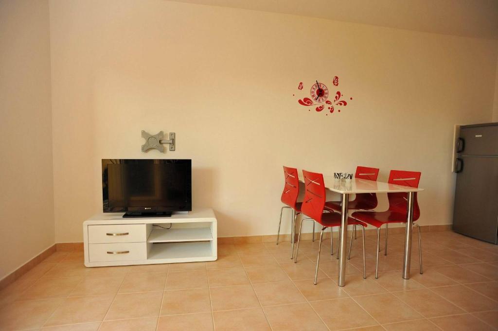 TV a/nebo společenská místnost v ubytování Apartments Barbara Sutivan