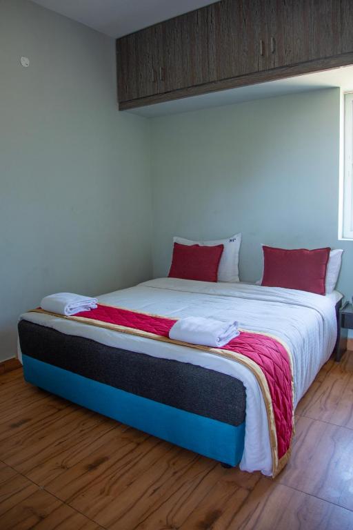 Postel nebo postele na pokoji v ubytování JK - 4 BHK Villa