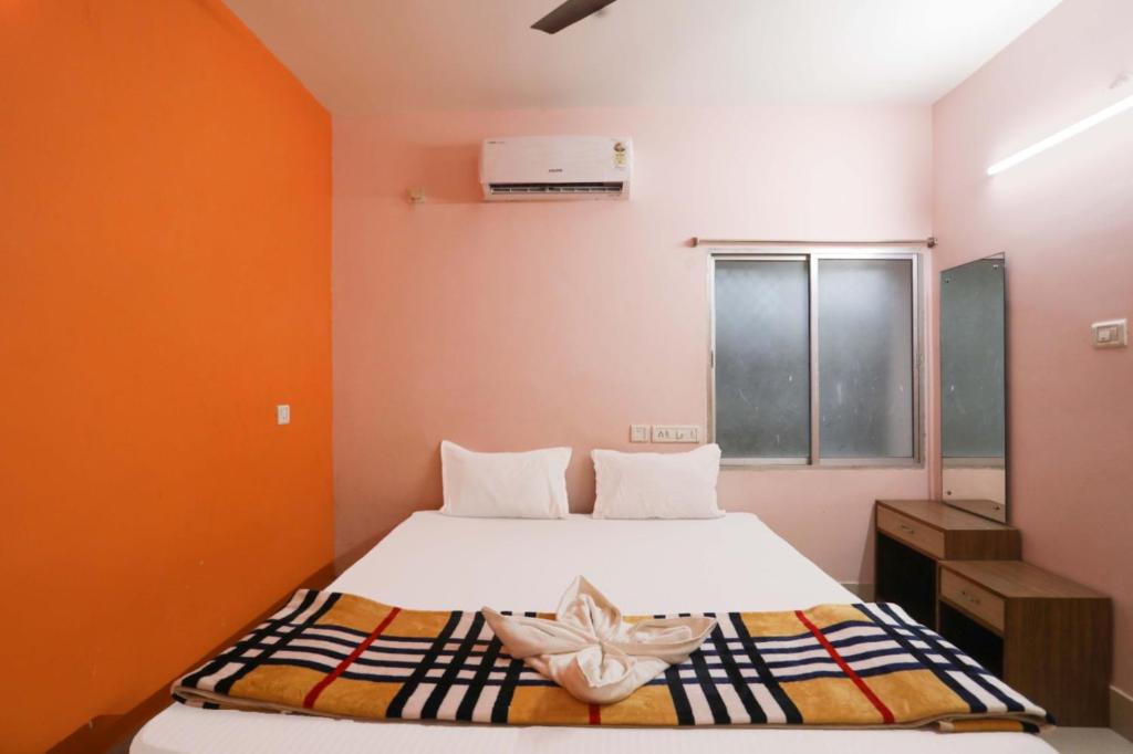 Hotel shivangi Eco By-Best Selling & Best Choice of Travellers By Morservices - Housity
