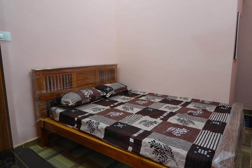 Postel nebo postele na pokoji v ubytování Wisma Gokilambal Residency
