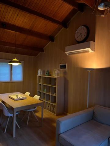Posezení v ubytování Chalet 182 La Boverie Rendeux - La Roche