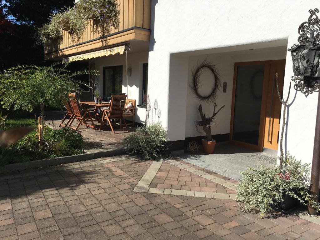 A garden outside Appartement Kollingwald