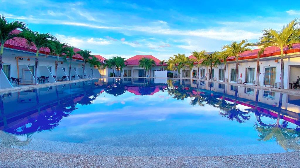 Bazén v ubytování Green Mango Resort nebo v jeho okolí