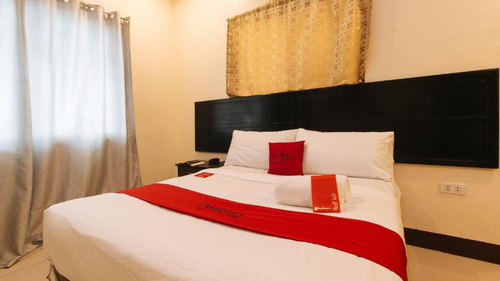Postel nebo postele na pokoji v ubytování RedDoorz at V-Cat Apartelle Sampaloc Manila