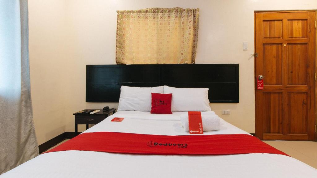 Postel nebo postele na pokoji v ubytování RedDoorz at V-Cat Apartelle Sampaloc Manila