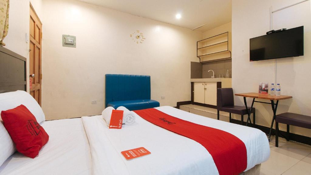 Postel nebo postele na pokoji v ubytování RedDoorz at V-Cat Apartelle Sampaloc Manila