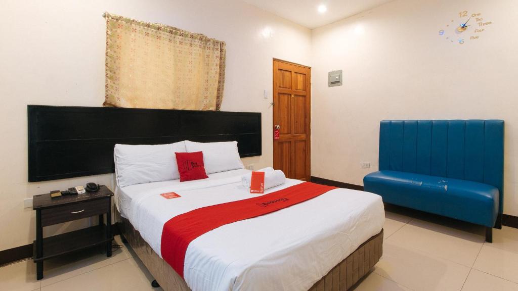 Postel nebo postele na pokoji v ubytování RedDoorz at V-Cat Apartelle Sampaloc Manila