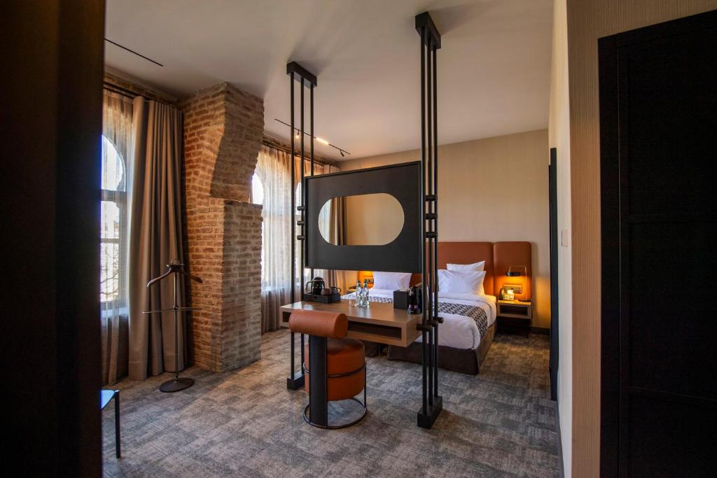 Postel nebo postele na pokoji v ubytování Qarvasla Hotel