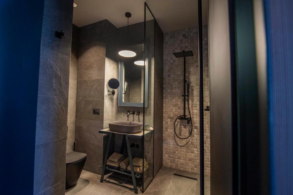 Koupelna v ubytování Qarvasla Hotel